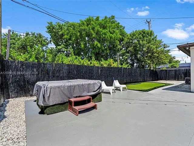 1700 SW 64th Ave — Photo 11