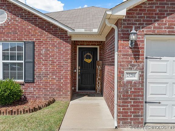 2nd image of 23204 S Jewell Dr
