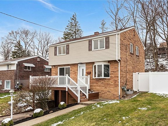 3rd image of 618 Arbor Ln
