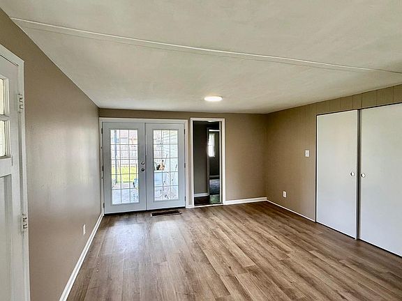 5th image of 2429 Brunswick Rd
