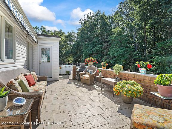 3rd image of 40 Buckingham Drive