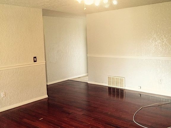 4th image of 9916 S Blackwelder Ave
