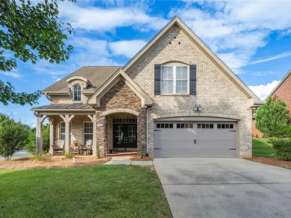 5591 Foxgate Cir, Winston Salem, NC 27106