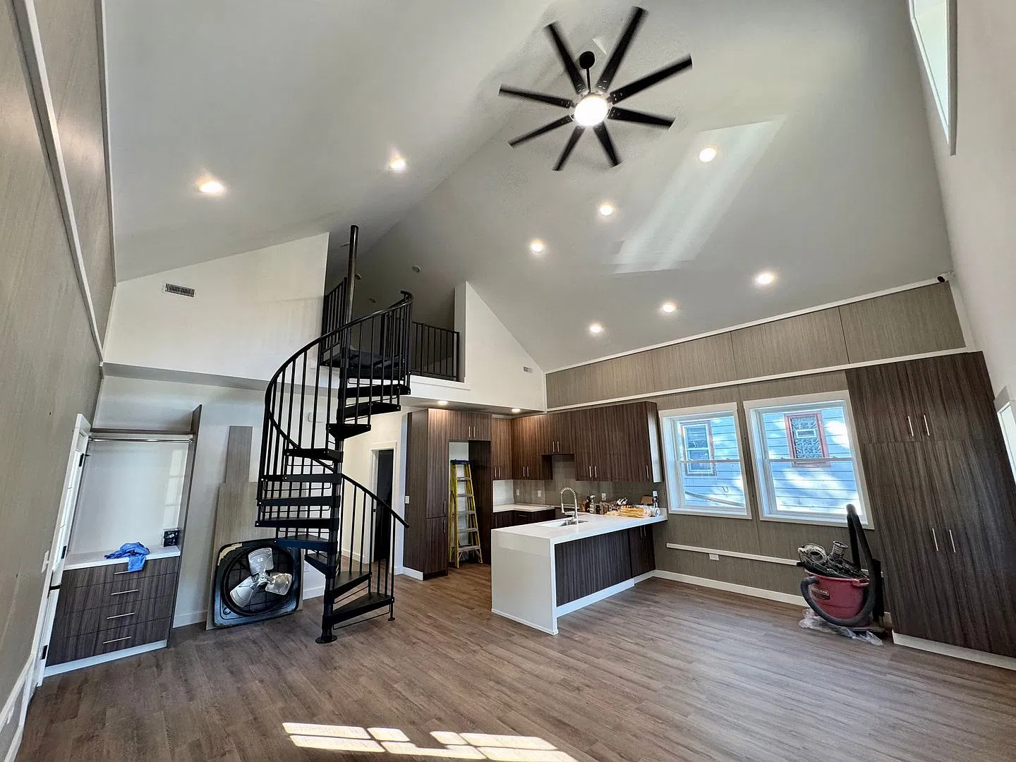 Beautiful 4 Bedroom Single Family Home — Photo 3