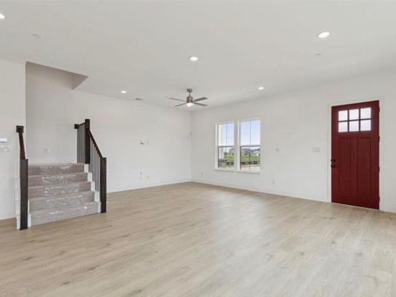 5th image of 15792 Millwood Trl