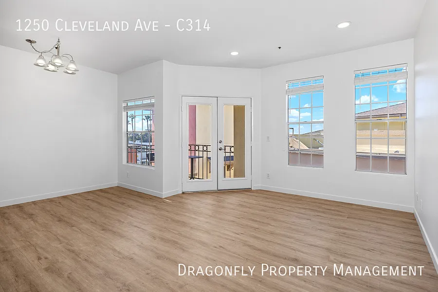 2 Bed 2 Bath In Hillcrest's Uptown District — Photo 3