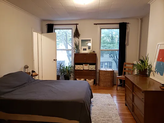 Rented by MCR Realty | media 6