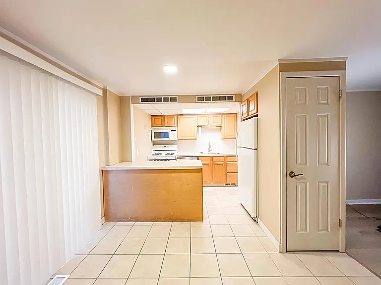 1651 Mentor Ave #101 — Photo 5