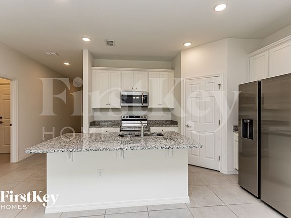 3rd image of 348 Corbel Ln