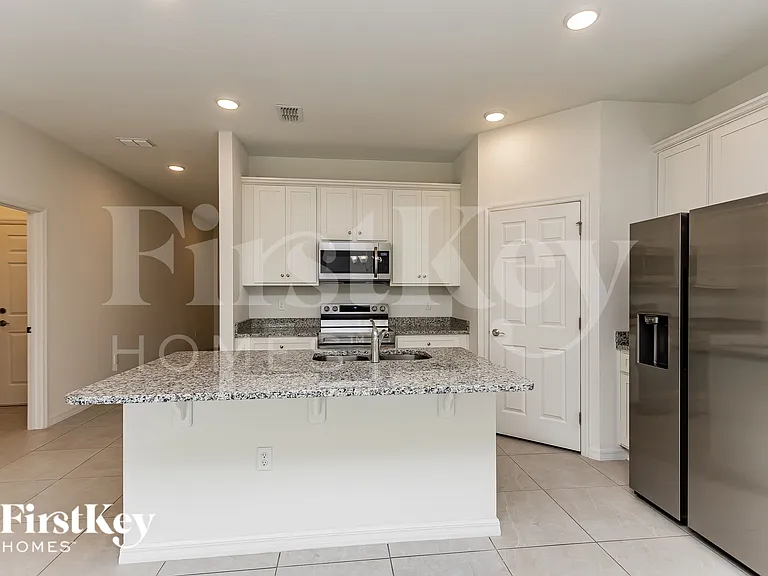 348 Corbel Ln — Photo 3