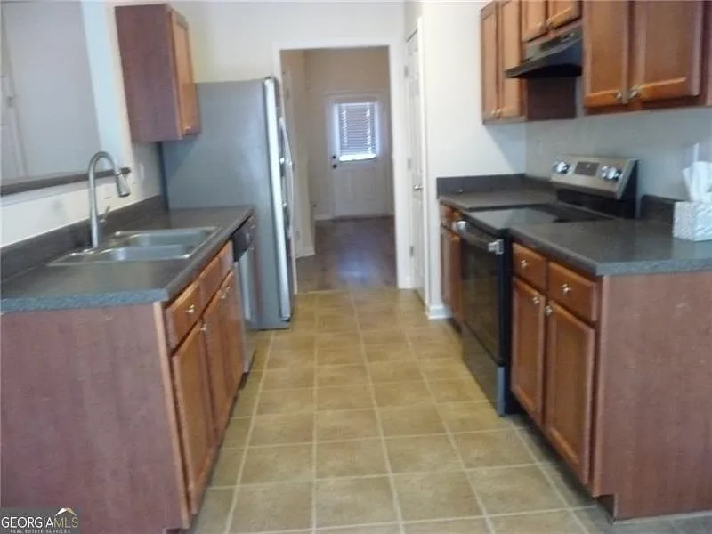 3 bed, 2.5 bath, 2136 sqft, $1,900 — Photo 4
