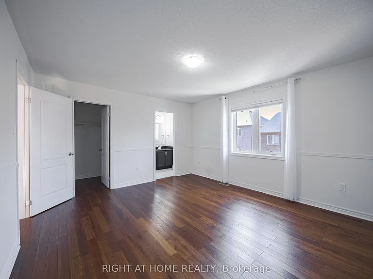 11 Amstel Ave — Photo 31