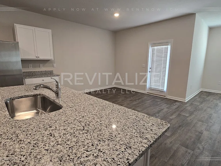 14654 Dayton Cir — Photo 5