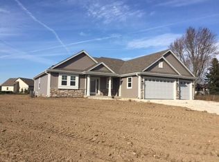 1543 Fox Tail Ct, Mukwonago, WI 53149