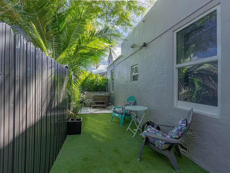 3509 SW 25th Ter — Photo 4