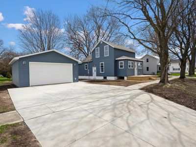 306 8th Ave NE, Independence, IA, 50644