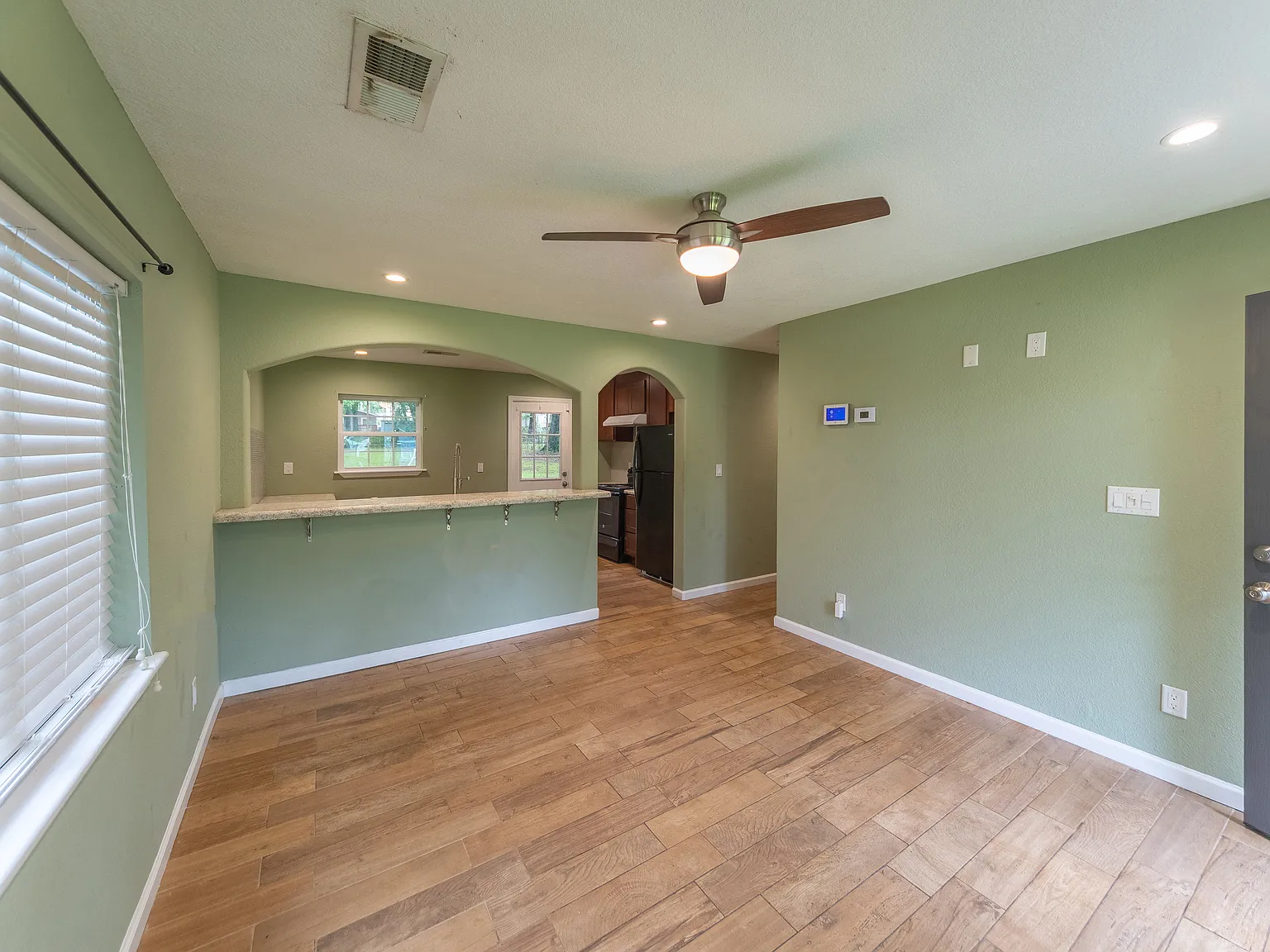 2 bed, 720 sqft, $900 — Photo 1