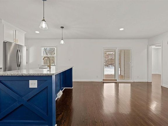 2nd image of 7535 Belleview Ave