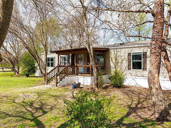 5th image of 1121 Futch Rd