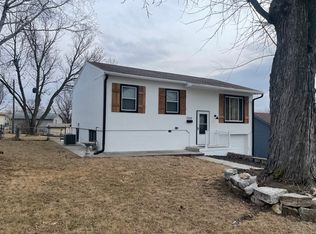 7505 Elizabeth St, La Vista, NE 68128