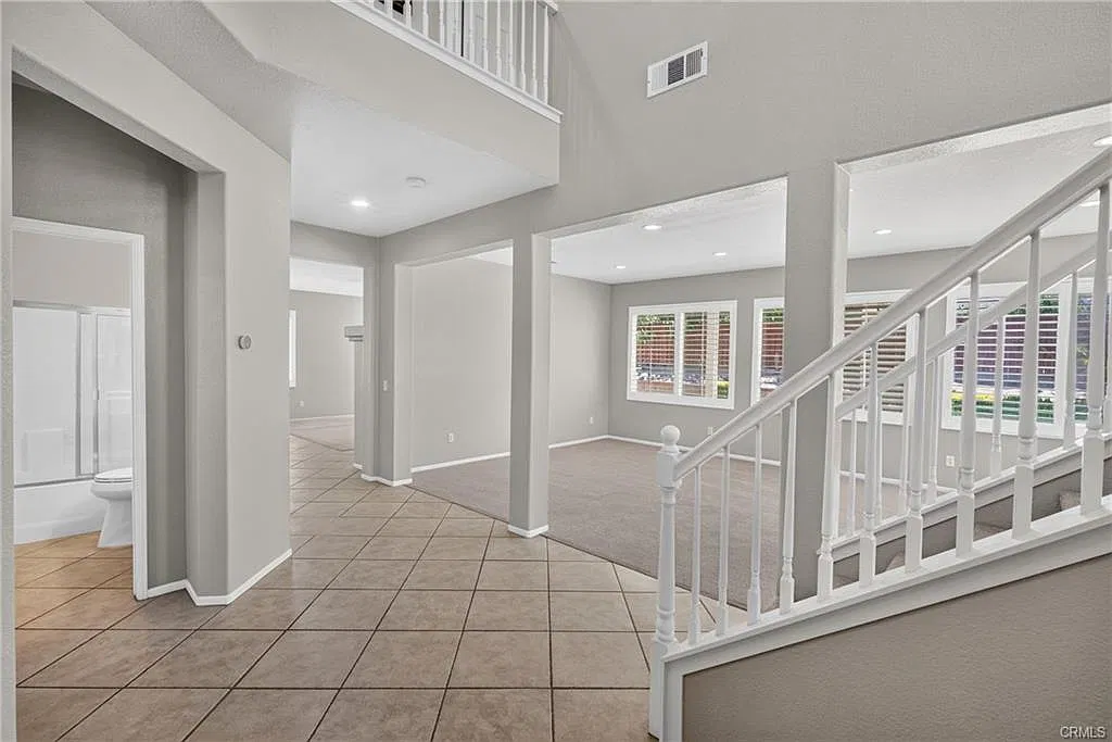5 bed, 2919 sqft, $4,100 — Photo 3