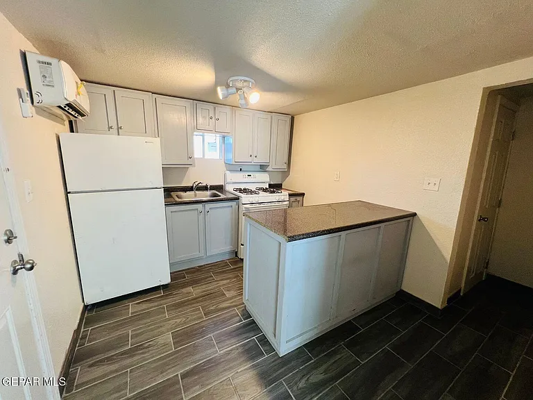 7182 Ponce Dr #B — Photo 3