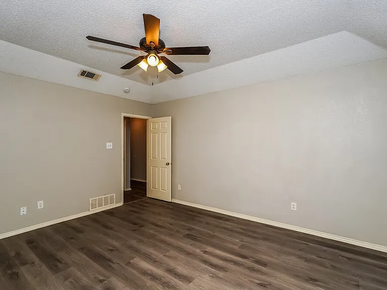 709 Daniels Dr — Photo 10