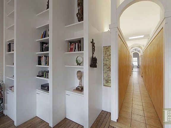 5th image of 21 Bond St #Top