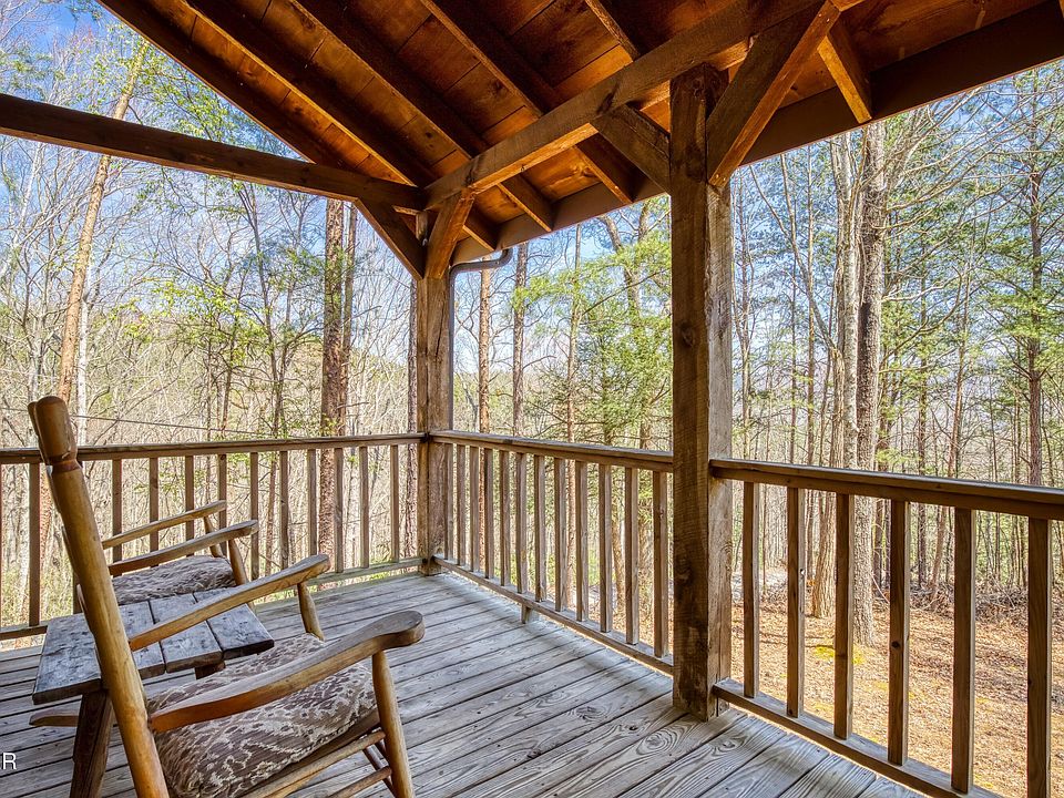 7th image of 2752 Blue Springs Way