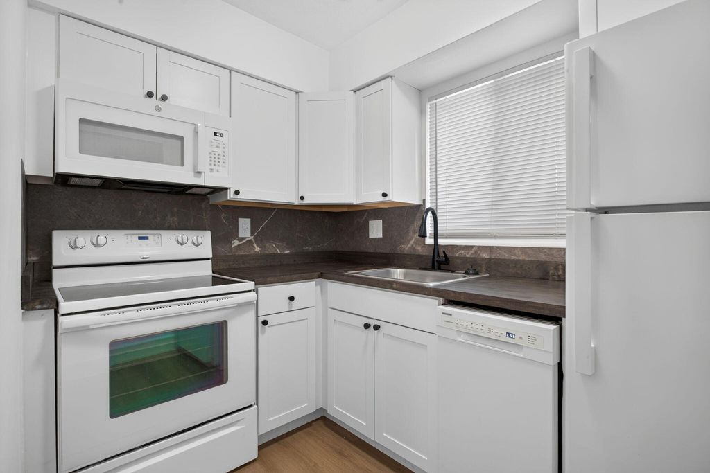 1181 NE 23rd Ter APT 11, photo 3