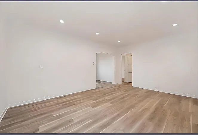 3270 Descanso Dr — Photo 2