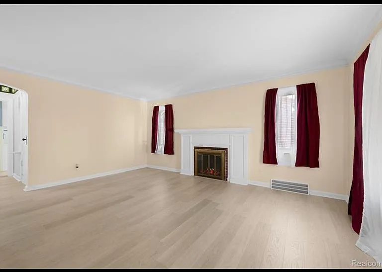 8060 Edward Ave — Photo 4
