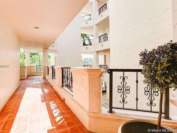 5th image of 2423 Fisher Island Dr #2423