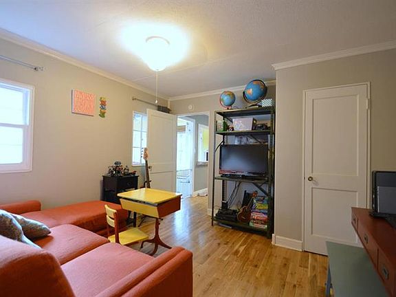 2nd image of 2714 Lakeside Dr