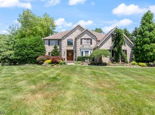 18 Swan Rd, Mahwah, NJ 07430