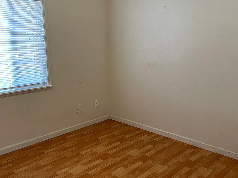 3486 Lakeshore Blvd #5 — Photo 12
