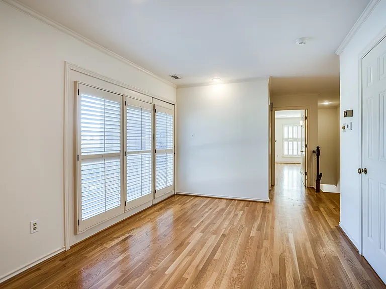 4100 Lovers Ln — Photo 22
