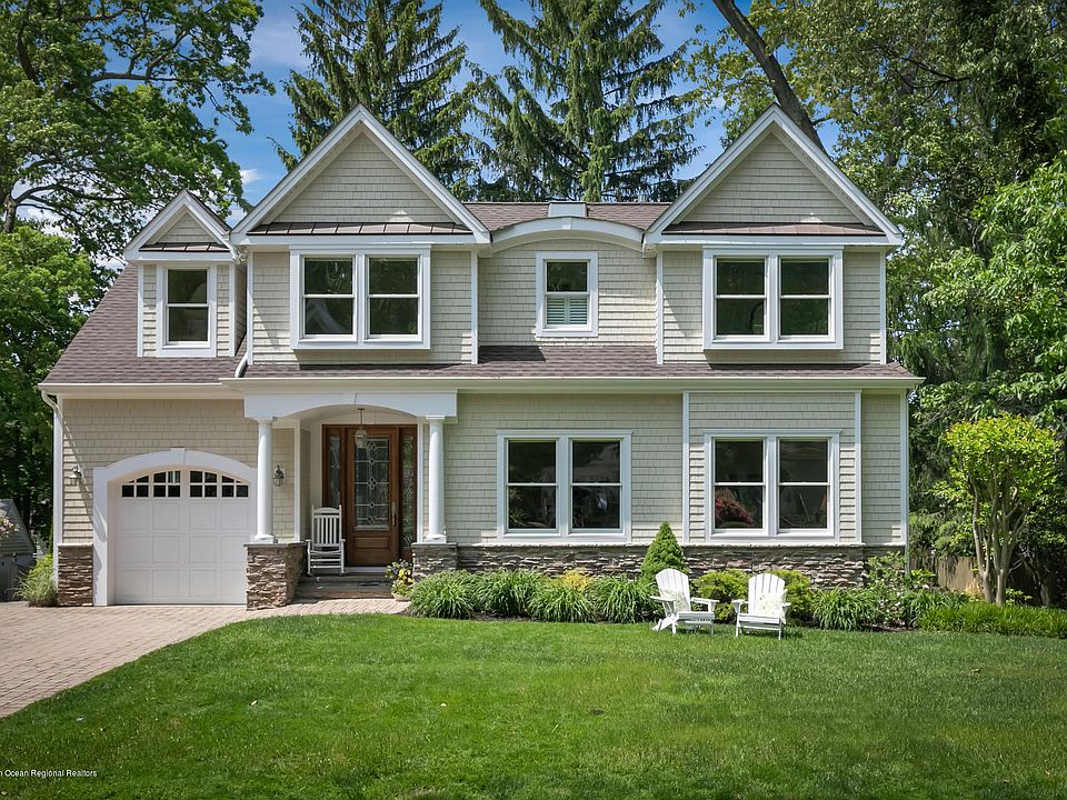 1st image of 3 Oakwood Ln