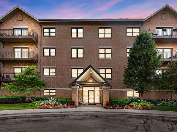 20 Trafalgar Sq Unit 211, Lincolnshire, IL 60069