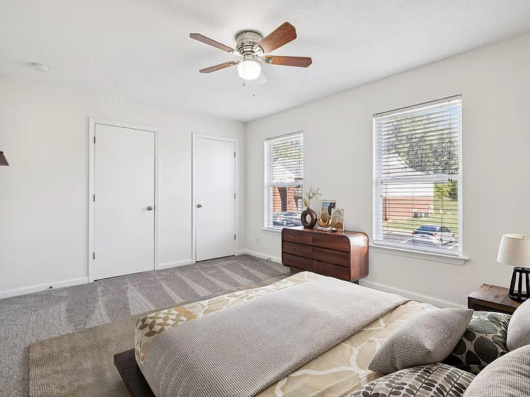 Two Bedroom B - 2 Bed / 1.5 Bath - 1,050 Sq.Ft.