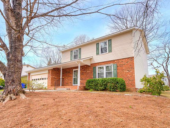 5th image of 307 Woodbine Dr