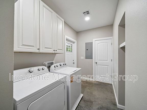 5th image of 848 S Pine St