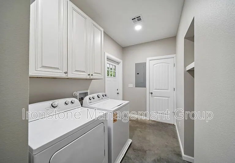 212 W Jackson Ave — Photo 5