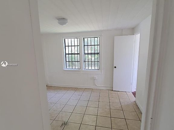 4th image of 1927 NW 56th St #B