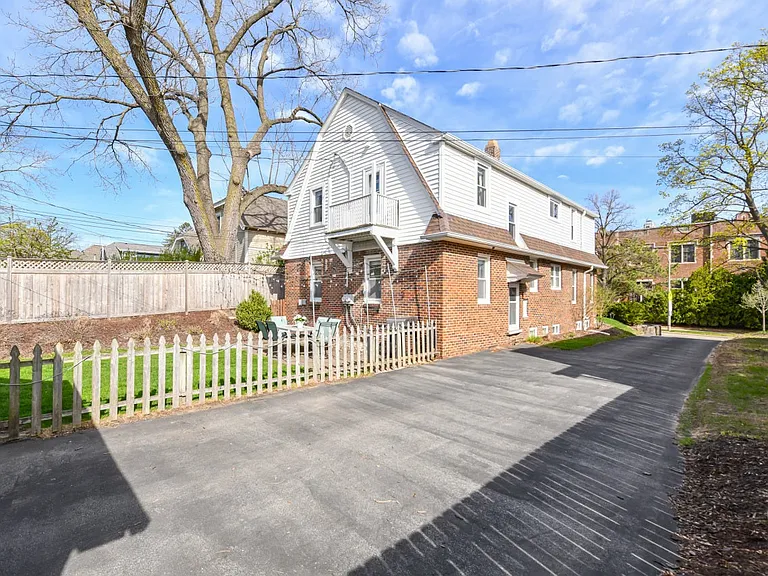 6811 Aetna Ct — Photo 3