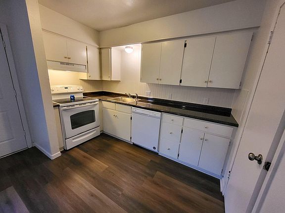 3rd image of 224 E Victory Ave