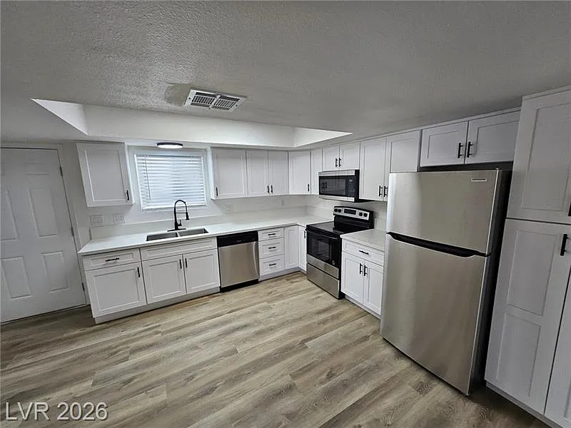Building Photo - 1083 E Calvada Blvd #B