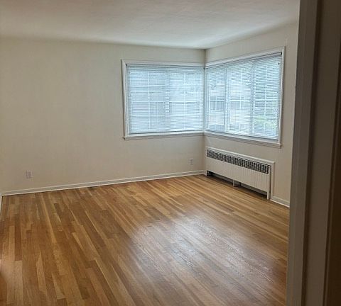 Large corner LR Windows