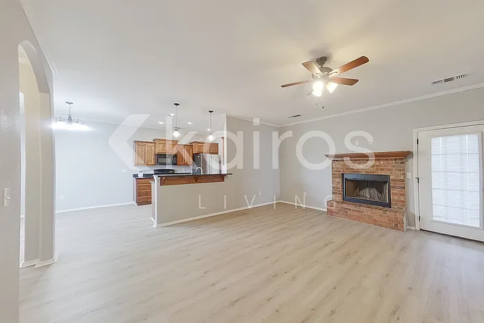 4 bed, 2.0 bath, 1587 sqft, $2,095 — Photo 3