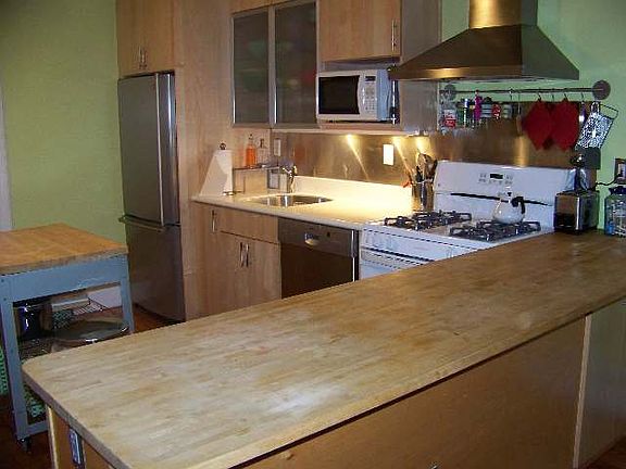 3rd image of 1118 Hudson St APT 4
